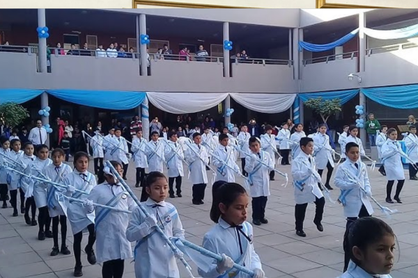 Alumnos de 4to Grado de la Escuela 59 Prometieron a la Bandera