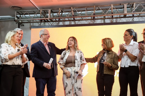 El gobernador Passalacqua acompañó la cuarta edición de los premios Melchora